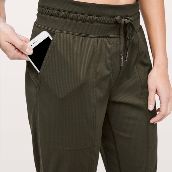 LULULEMON DANCE STUDIO CROP 25” DARK OLIVE SIZE 2 - Picture 4 of 10